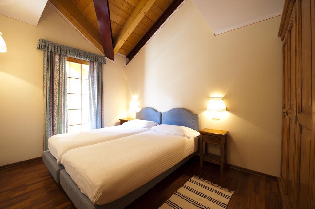 Holidays Dolomiti Apartment Resort Carisolo Room photo