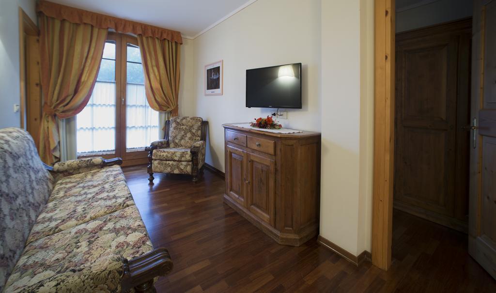 Holidays Dolomiti Apartment Resort Carisolo Exterior photo