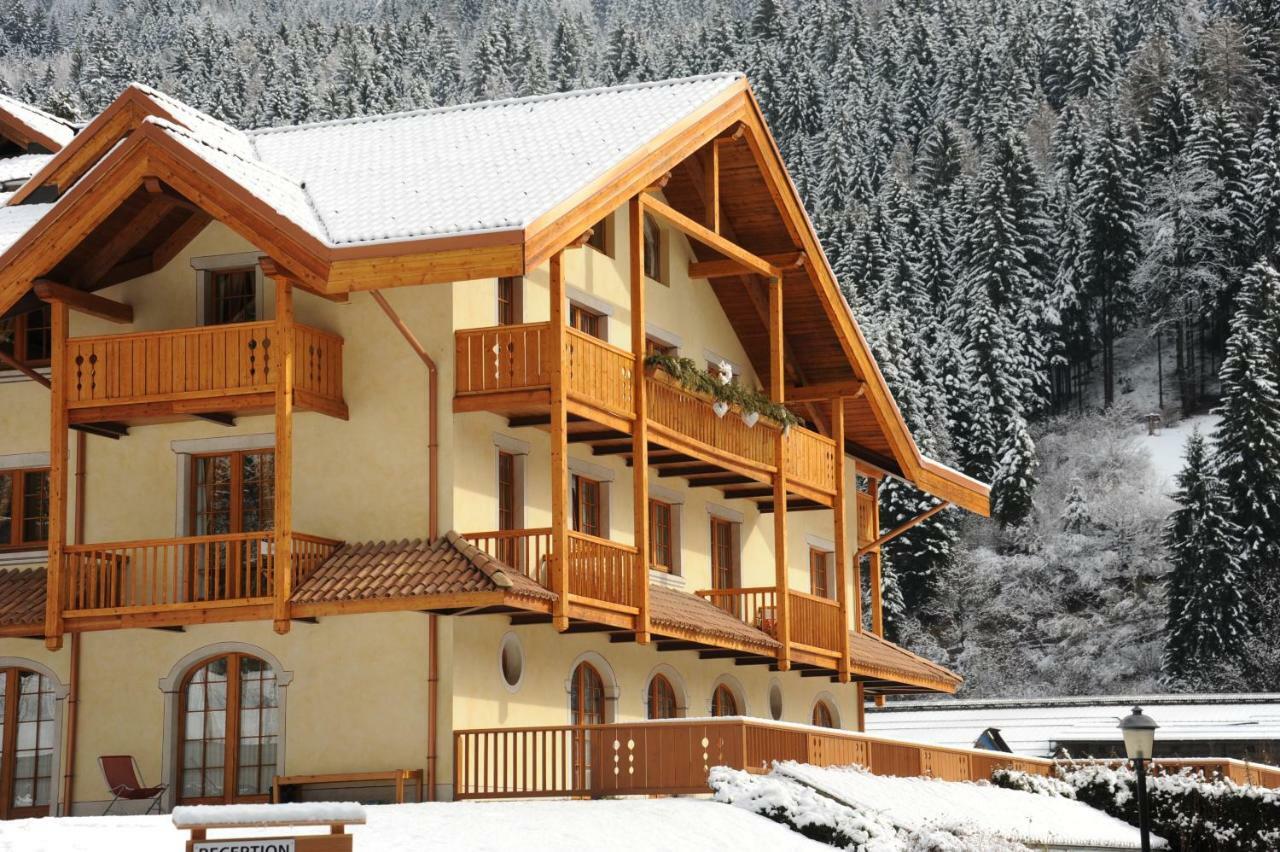 Holidays Dolomiti Apartment Resort Carisolo Exterior photo